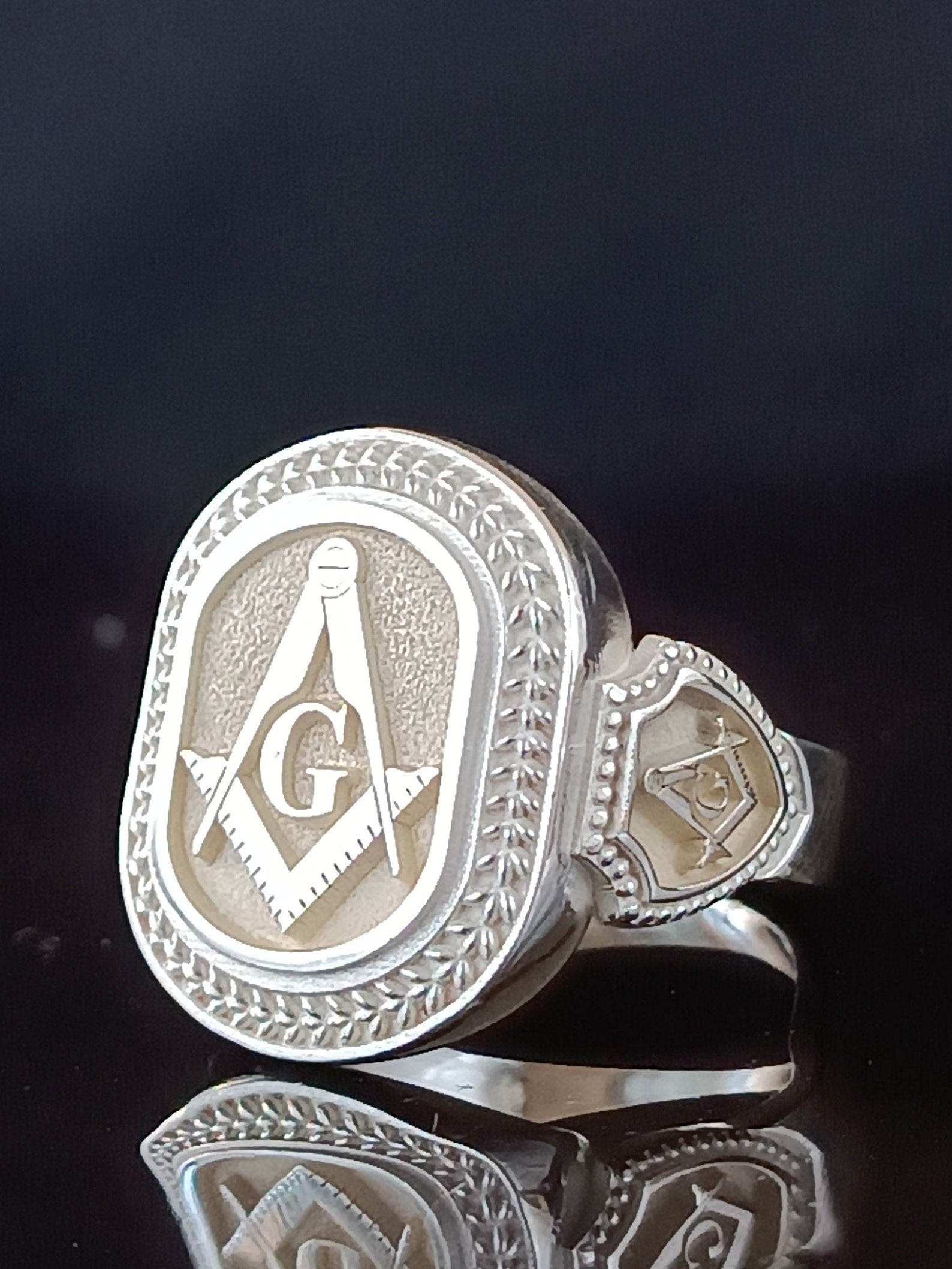Master Mason Blue Lodge Ring - Silver Square & Compass With G Oval Shape - Bricks Masons