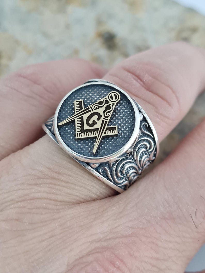 Master Mason Blue Lodge Ring - Compass & Square, Black Onyx - Bricks Masons
