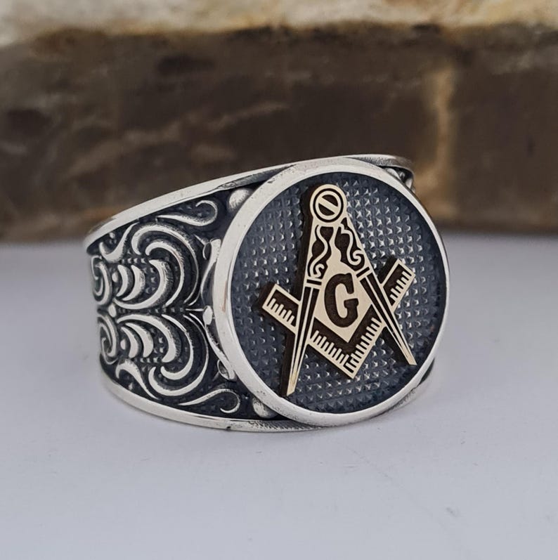 Master Mason Blue Lodge Ring - Compass & Square, Black Onyx - Bricks Masons