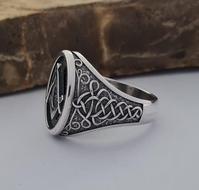 Master Mason Blue Lodge Ring - Compass & Square, Black Onyx - Bricks Masons