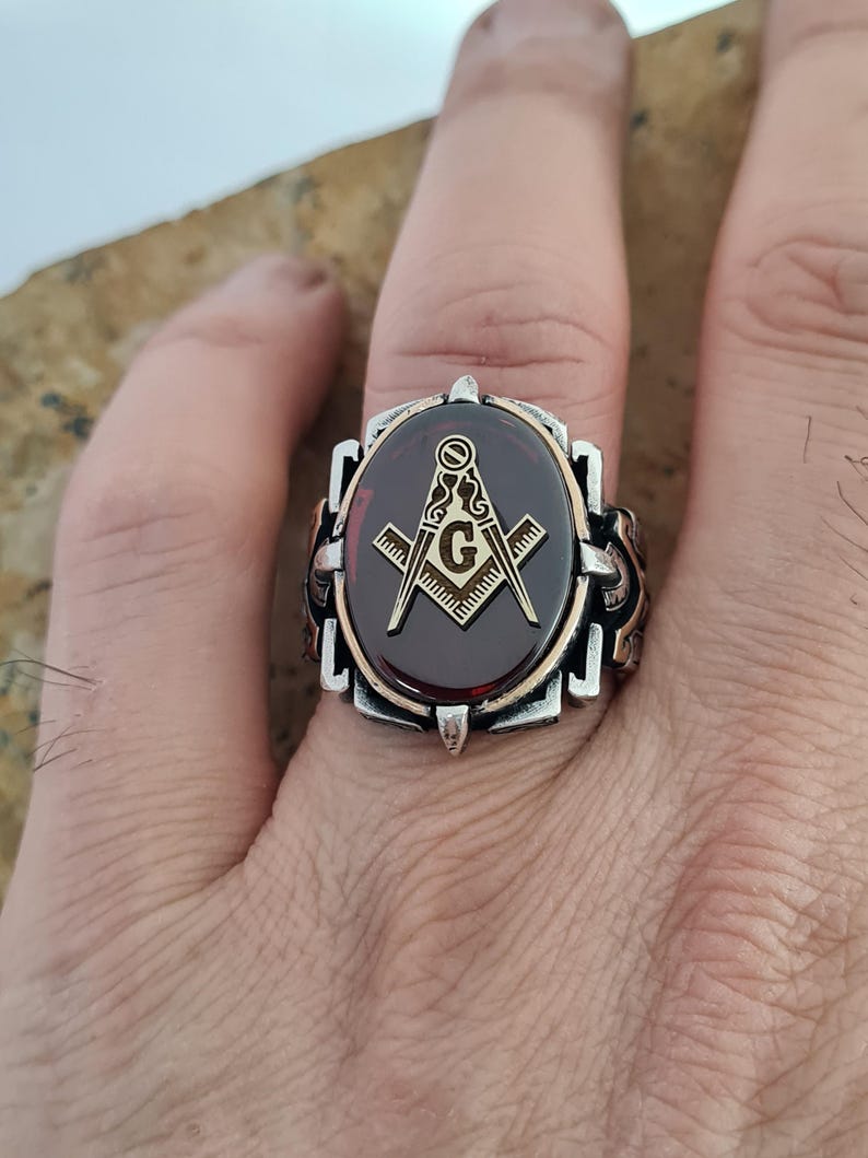 Master Mason Blue Lodge Ring - Sterling Silver Masonic Garnet Zircon - Bricks Masons