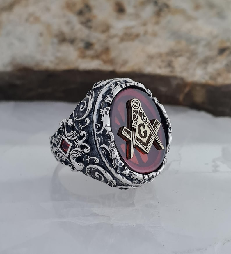 Master Mason Blue Lodge Ring - Garnet Zircon Compass & Square - Bricks Masons