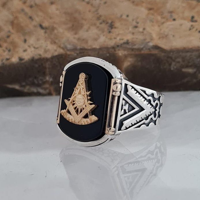 Master Mason Blue Lodge Ring - Onyx, Compass & Square Symbol - Bricks Masons