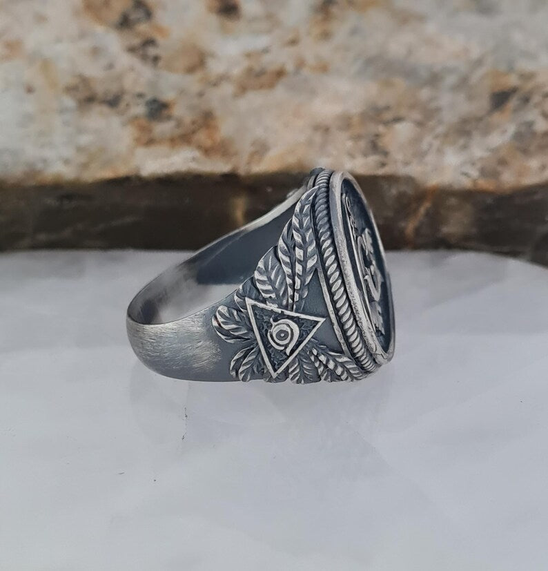 Master Mason Blue Lodge Ring - Square and Compass - Bricks Masons